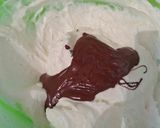 صورة لخطوة 3 من وصفة تحلية بالقشطة والكريم شانتيه 🍧🍨