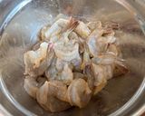 A picture of step 1 of Filipino Camaron Rebosado.