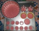 Foto langkah ke 4 dari resep Puding Santan Stroberi, Pandan, Coklat.