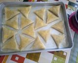 صورة لخطوة 3 من وصفة طريقة لف البوراك على شكل مثلث 🍴🌯