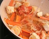 Foto langkah ke 6 dari resep Quick Kimchi Jjigae.