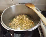 Foto del paso 5 de la receta: Potaje de garbanzos con alubias, acelgas y pringá