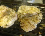 Foto del paso 4 de la receta: Pescado a la Plancha (Parrilla) con Papas y Sarza de Cebolla
