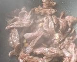 Une image de l'étape 2 de Boeuf sauté aux oignons.