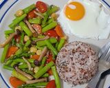 รูปขั้นตอนการทำที่ 1 ของ หน่อไม้ฝรั่งผัดน้ำมันหอย(ผัดน้ำ)vegan
