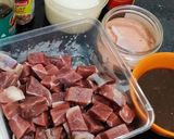 Foto langkah ke 1 dari resep Sapi Goreng Asam.