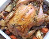 Foto langkah ke 2 dari resep Roasted Chicken with Vegetables and gravy.