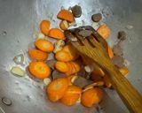 Foto langkah ke 2 dari resep Tumis sayur telur dan sosis.