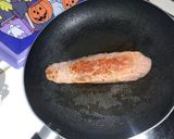 Foto del paso 3 de la receta: Solomillo de cerdo con hojaldre, pimientos del padrón y cebolla caramelizada al vino tinto