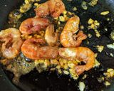 Gambar langkah 2 resipi Enoki Udang Paprika.