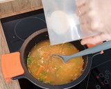 Foto del paso 2 de la receta: Sopa de guisantes con huevo poché