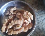 A picture of step 1 of Apple walnut salad.