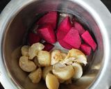 A picture of step 1 of Beetroot amla soup.