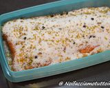 Foto del passaggio 2 della ricetta Finger Food - Coppetta di salmone bicolore con insalata di radicchio e salsa allo yogurt