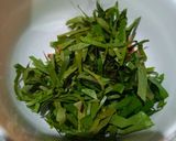 Foto langkah ke 2 dari resep Telur Dadar Daun Melinjo.