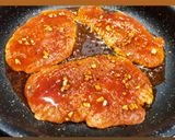 Magyaros karaj francia salátával recept fázis 3 fotója