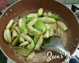 A picture of step 1 of Hara Baingan Masala.