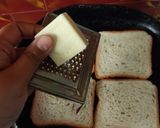 চিজি ব্রেড টোস্ট (cheesy bread toast recipe in Bengali) রেসিপির ধাপ 2 ছবি