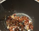 Foto del paso 1 de la receta: Pastas con tomates secos y espinaca