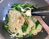 Foto langkah ke 5 dari resep Mie goreng sawi caisim.