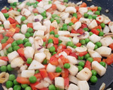 Foto del paso 3 de la receta: Fideuá de bacalao desalado, sepia y tinta