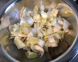 Une image de l'étape 1 de Salade d endives au thon et tomates séchées sauce noix et framboise.