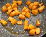 Foto del paso 6 de la receta Garbanzos con calabaza especiada y costillas