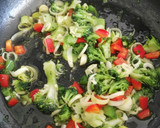 Foto del paso 3 de la receta: Berenjena rellena con verduras y soja