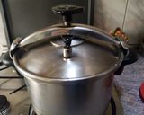 Foto del paso 5 de la receta: Garbanzos con oreja y chistorra en olla rápida