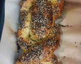 Foto del paso 8 de la receta: PAN 🥖🥖TRENZADO 🥨🥨 4 QUESOS 🧀🧀Y MOSTAZA CON MIX DE SEMILLAS🥖🧀🥨