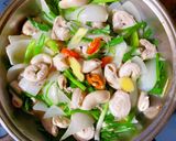 Hình bước làm 2 của món Dồi trường hấp hành lá, gừng