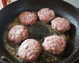 Foto langkah ke 3 dari resep Creamy Beef Patties.