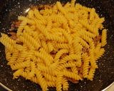 Foto del passaggio 6 della ricetta Fusilli d'oro alpino