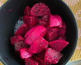 A picture of step 1 of Dragon fruit smoothie.