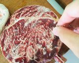 Hình bước làm 1 của món BeefSteak lá hương thảo và truffle