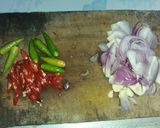 Foto langkah ke 2 dari resep Tumis Cumi Asin.