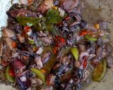 Foto langkah ke 3 dari resep Tumis Cumi Hitam.