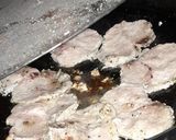 Foto del paso 2 de la receta: Chuletas de cerdo al disco