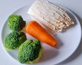 Hình bước làm 2 của món MÌ spaghetti sốt tôm-rau củ