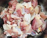 Hình bước làm 1 của món Mâm cơm nhà 30 phút: Gà xào gừng nghệ sả và canh bầu