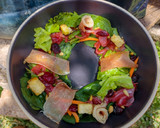 Foto del paso 7 de la receta: Ensalada con cebolla caramelizada de fresa🍓