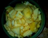 A picture of step 1 of Strawberry fruit chaat.