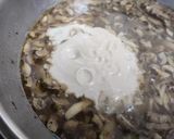 A picture of step 3 of Cream of Mushroom (soup with fresh cream & spring onion).