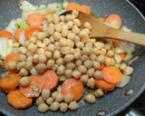 Foto del paso 3 de la receta: Quinoa con garbanzos y verduras