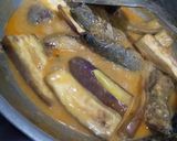 Foto langkah ke 5 dari resep Ikan kembung terung bumbu kuning.