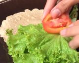 Foto langkah ke 8 dari resep Healthy Lunch : Tortilla Chicken Wrap.