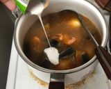 Foto langkah ke 3 dari resep Gulai udang telur bumbu instan.