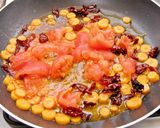 Tagliatelle recept rókagombás, aszalt paradicsomos raguval recept fázis 2 fotója