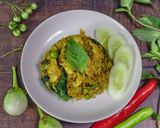 รูปขั้นตอนการทำที่ 25 ของ ข้าวผัดแกงเขียวหวาน ไก่ อาหารไทย เมนูผัด วิธีทำง่ายๆ
