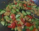 Foto langkah ke 9 dari resep Tumis Timun Tempe Telur.